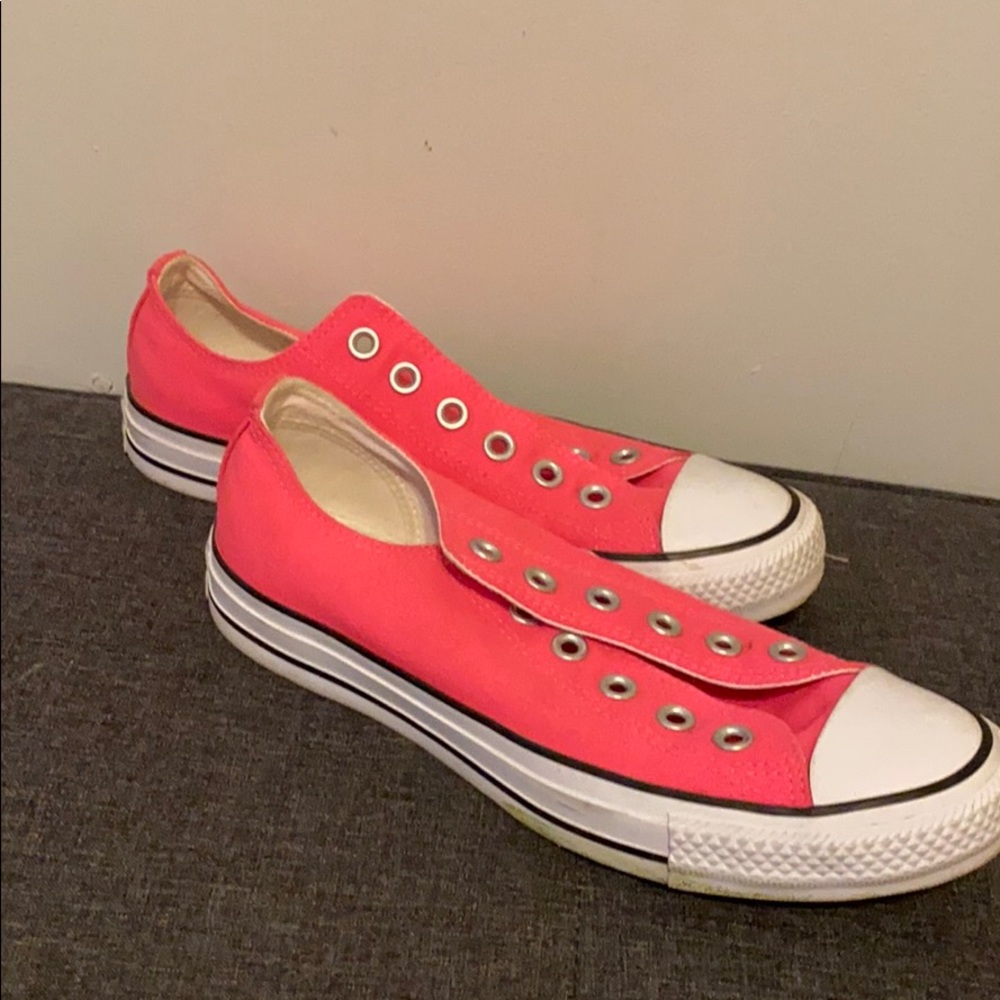 Pink low top converse